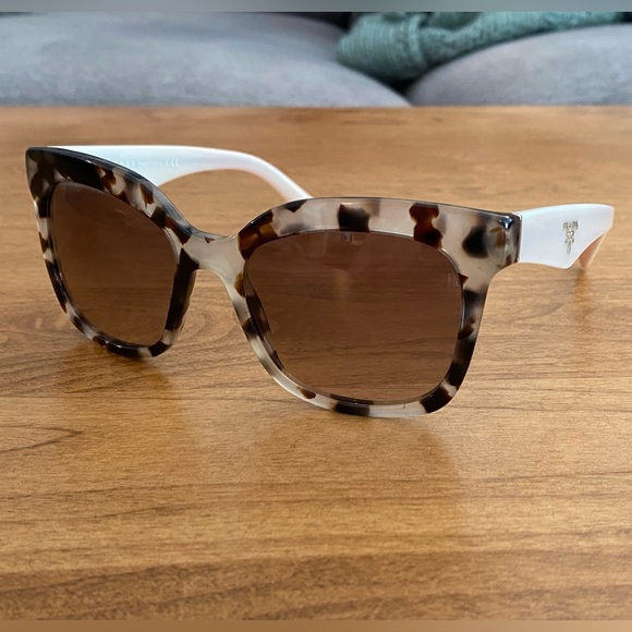 Prada tortoise shell sunglasses - Picture 1 of 9